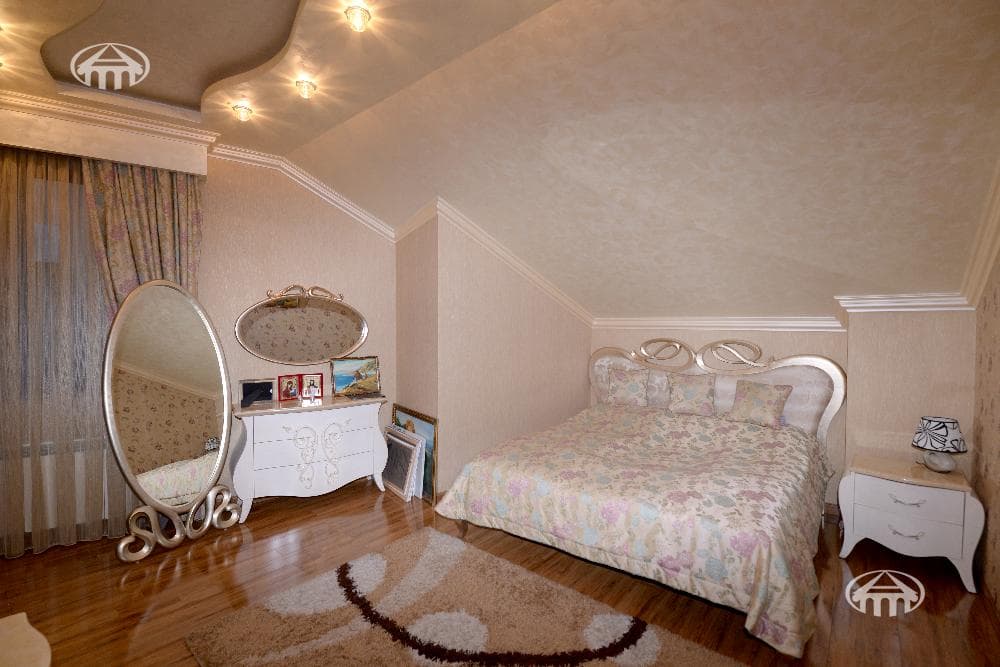 Квартира · 5 комн. · 300 м² · Кентрон