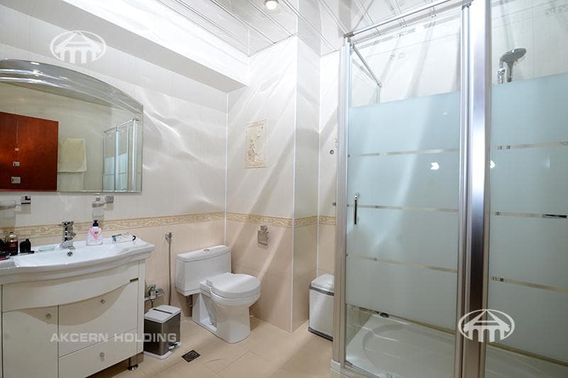 Apartment · 5 rooms · 298 m² · Kentron