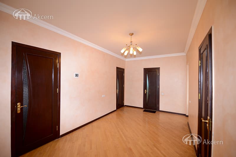 Дом · 5 комн. · 342 м² · Давташен