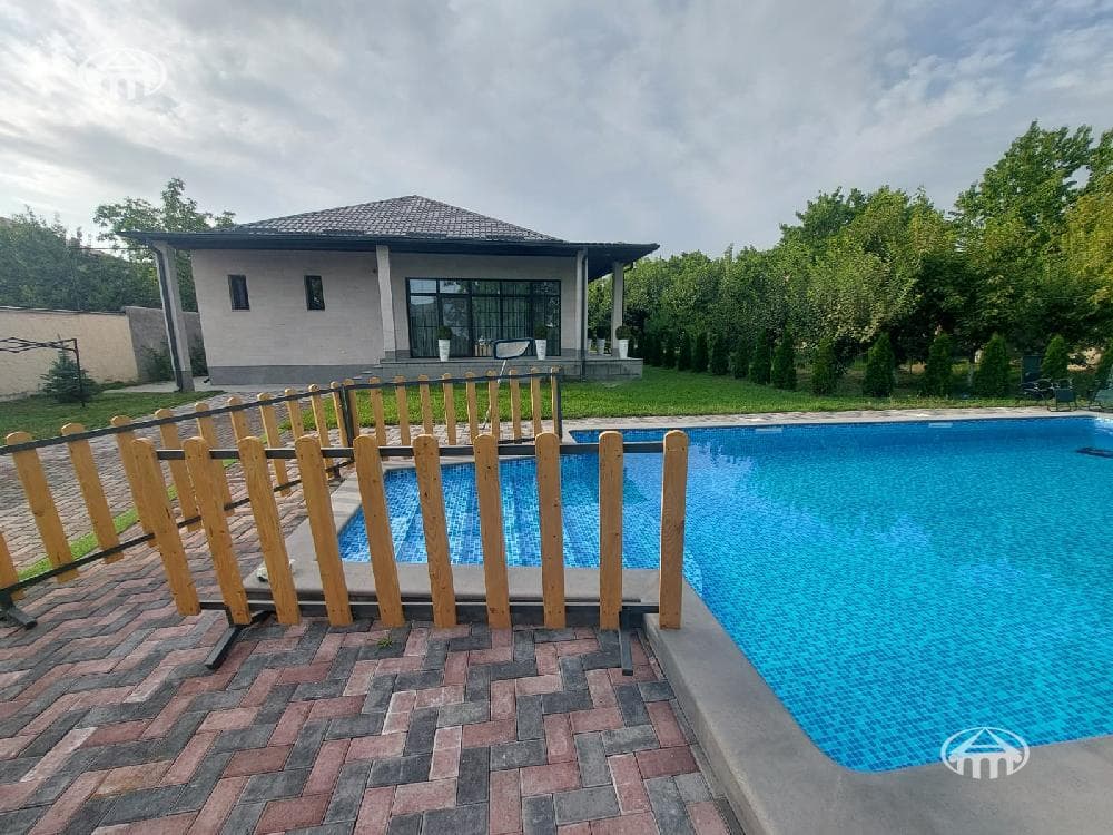Mansion · 5 rooms · 150 m² · v. Arinj