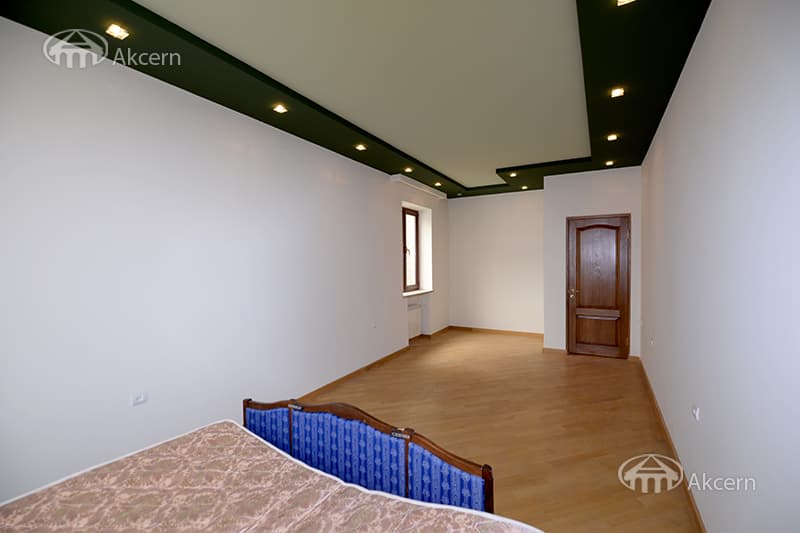Mansion · 6 rooms · 347 m² · Kentron