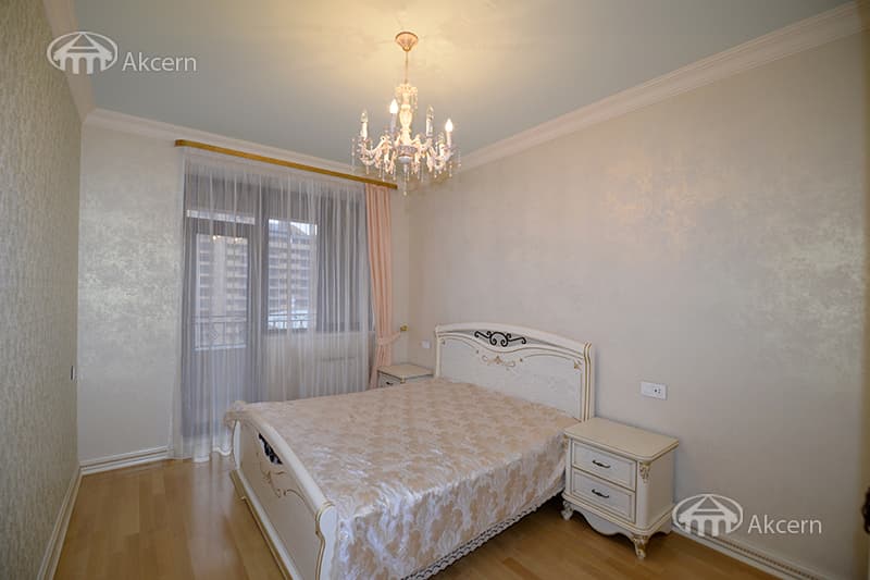 Բնակարան · 5 սեն. · 230 մ² · Կենտրոն
