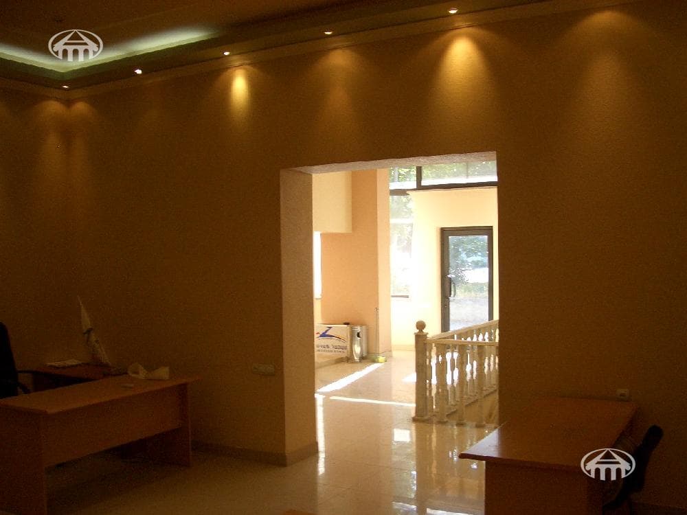 Retail · 298 m² · Shengavit