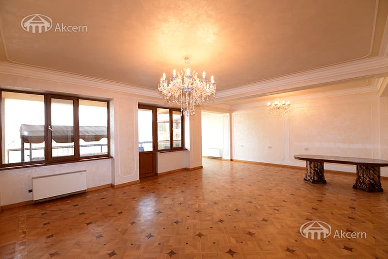 Apartment · 4 rooms · 240 m² · Kentron