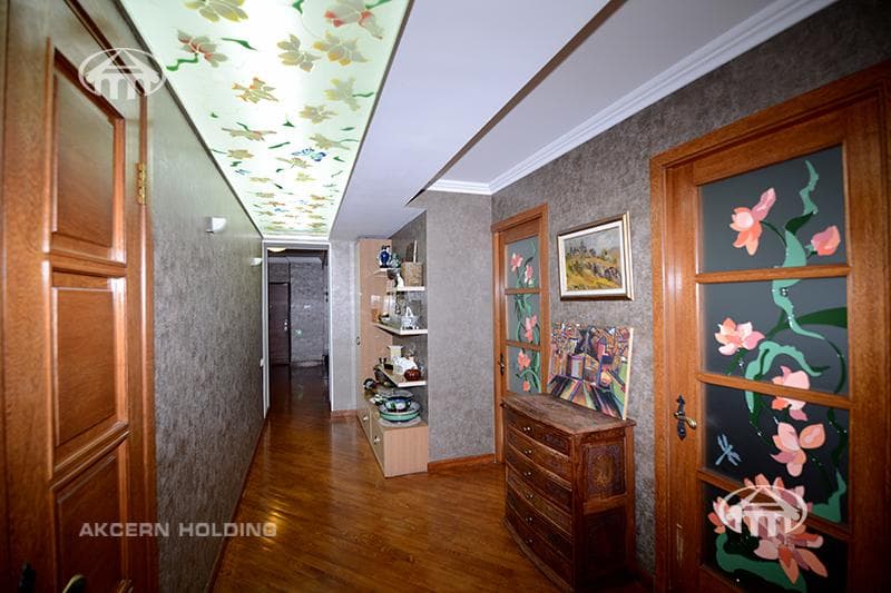 Квартира · 4 комн. · 114 м² · Кентрон