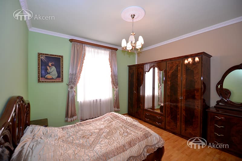 Mansion · 5 rooms · 280 m² · Parakar