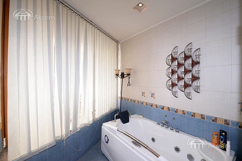 Особняк · 7 комн. · 650 м² · Кентрон