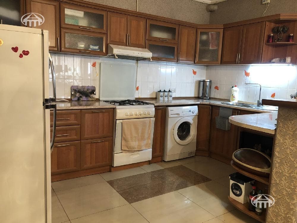 Բնակարան · 4 սեն. · 132 մ² · Կենտրոն