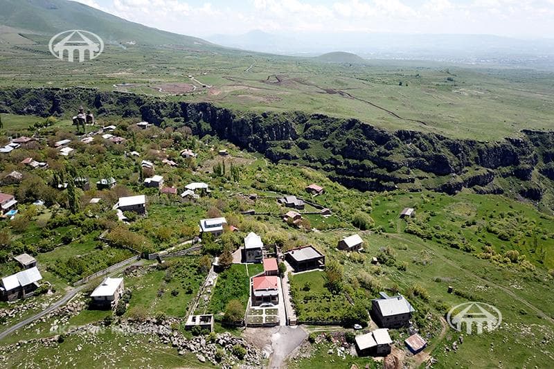 Mansion · 4 rooms · 244 m² · Saghmosavan