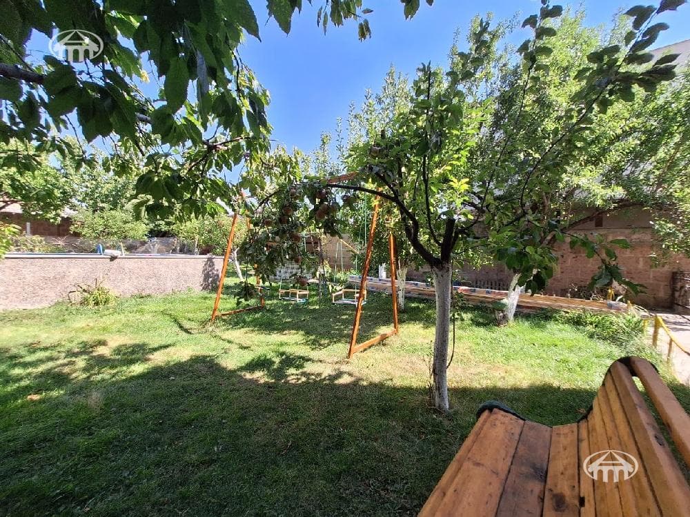 Commercial property · 440 m² · Jrvej