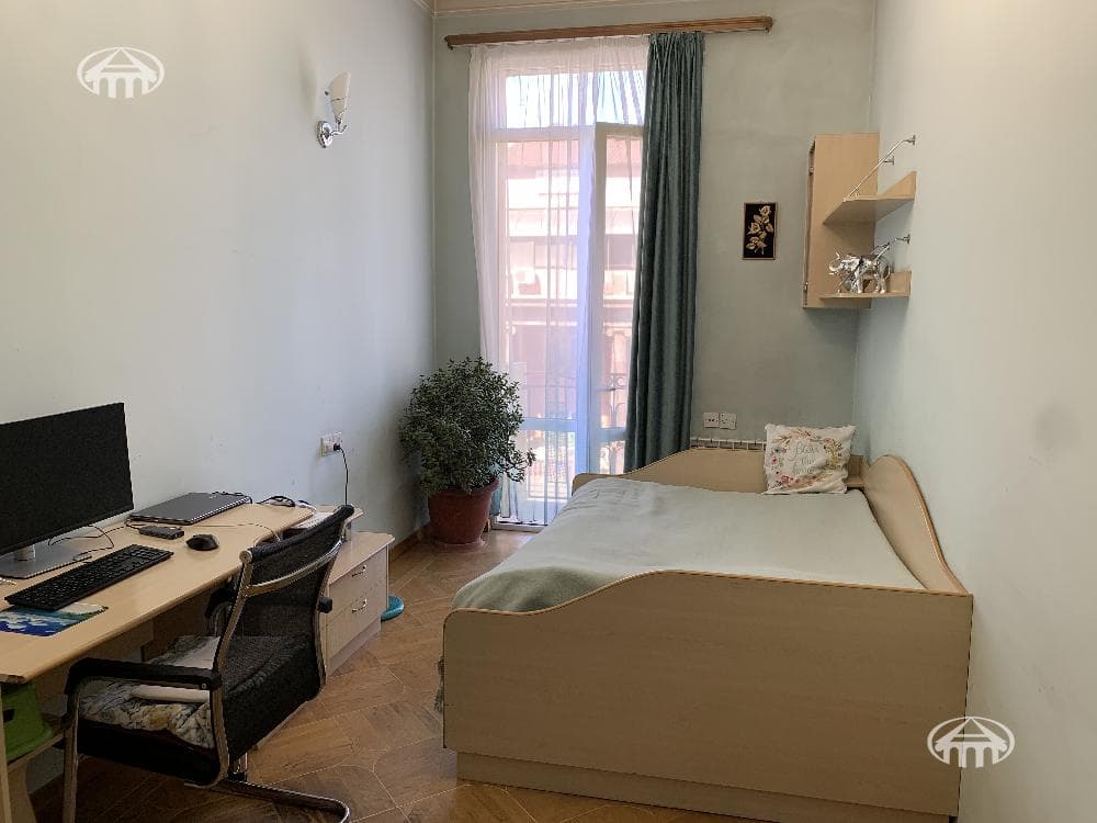Квартира · 4 комн. · 130 м² · Кентрон