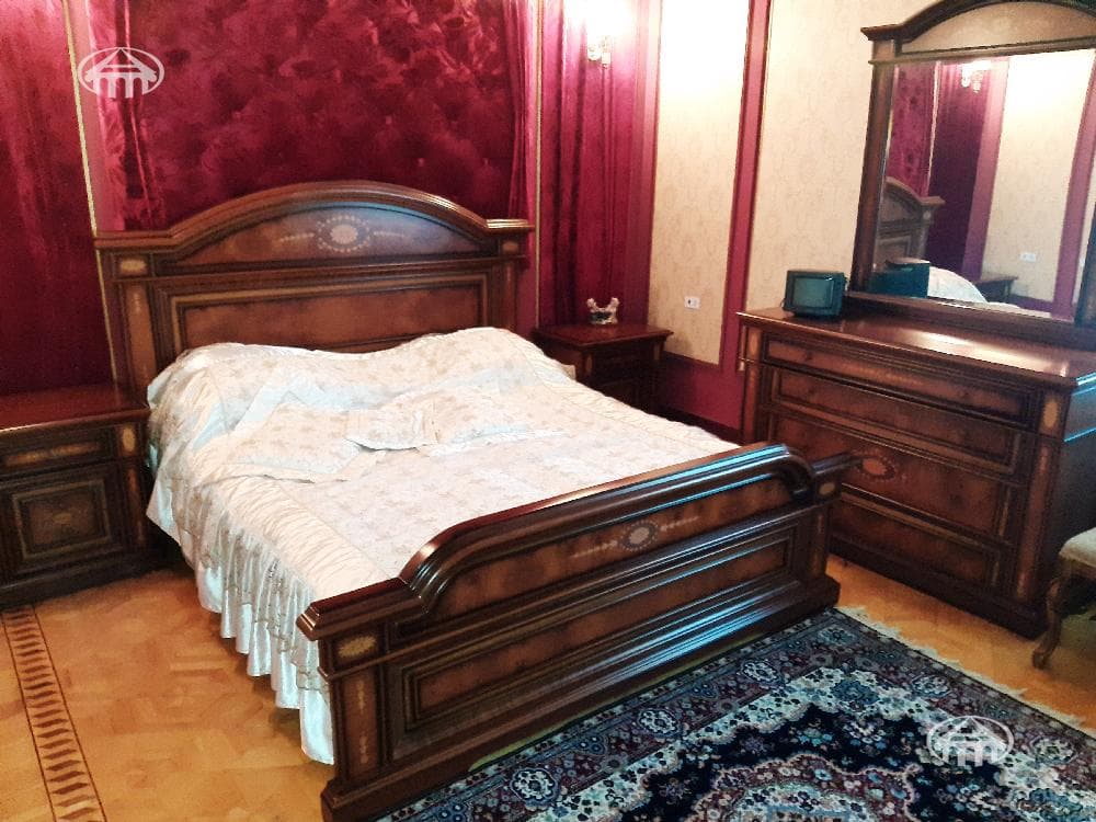 House · 7 rooms · 774 m² · Kanaker-Zeytun