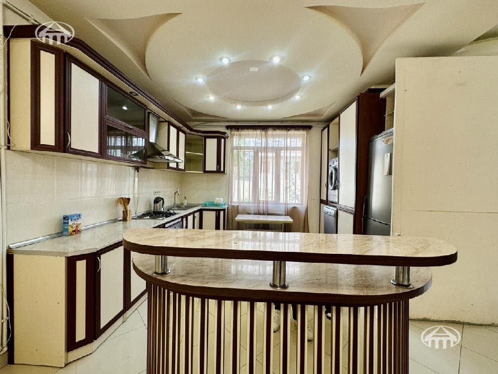 Mansion · 4 rooms · 220 m² · Arabkir