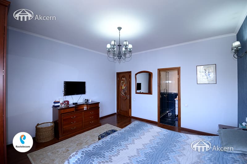 Квартира · 4 комн. · 156 м² · Кентрон