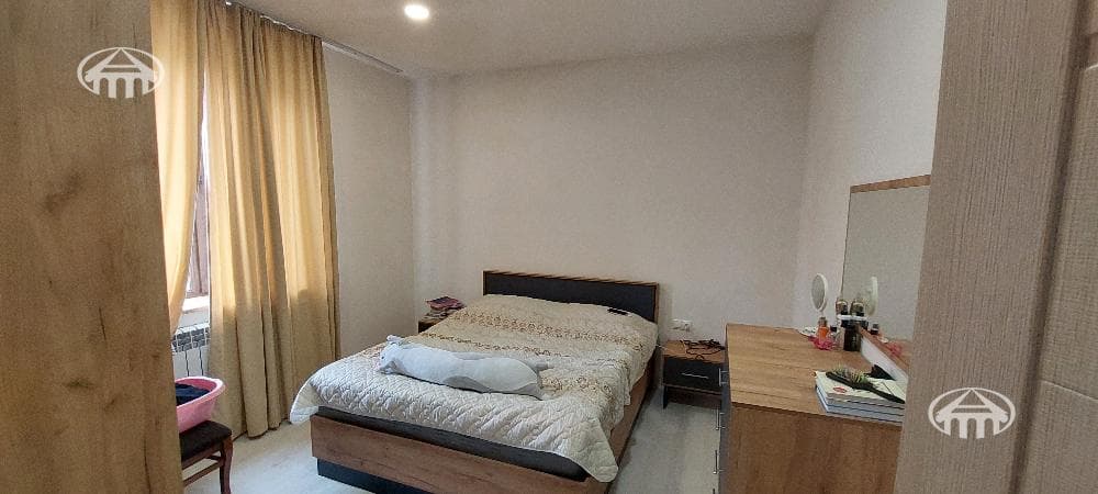 Mansion · 5 rooms · 206 m² · Arinj
