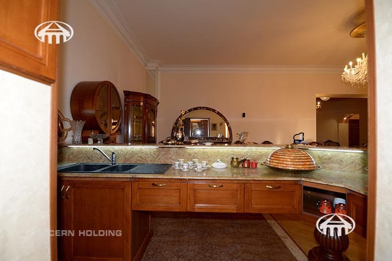 Apartment · 4 rooms · 288 m² · Kentron