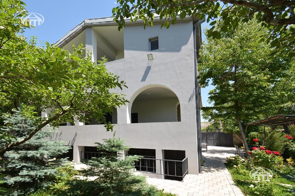Особняк · 4 комн. · 272 м² · Птгни