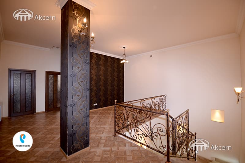 Առանձնատուն · 6 սեն. · 427 մ² · Կենտրոն