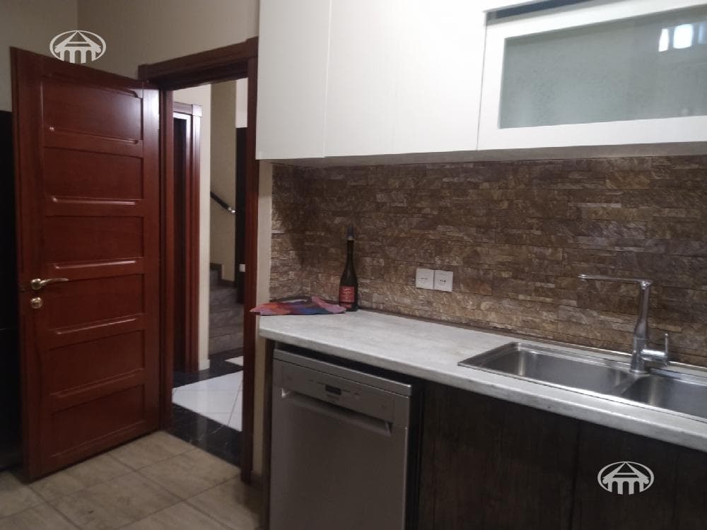 Apartment · 4 rooms · 184 m² · Kentron
