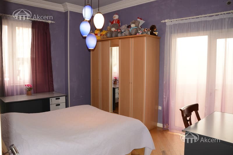 Առանձնատուն · 7 սեն. · 330 մ² · Կենտրոն