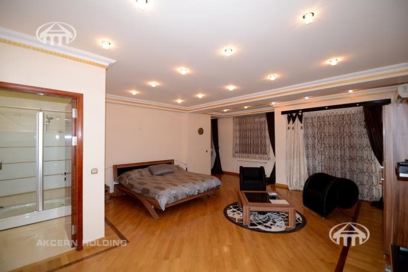 Квартира · 5 комн. · 298 м² · Кентрон