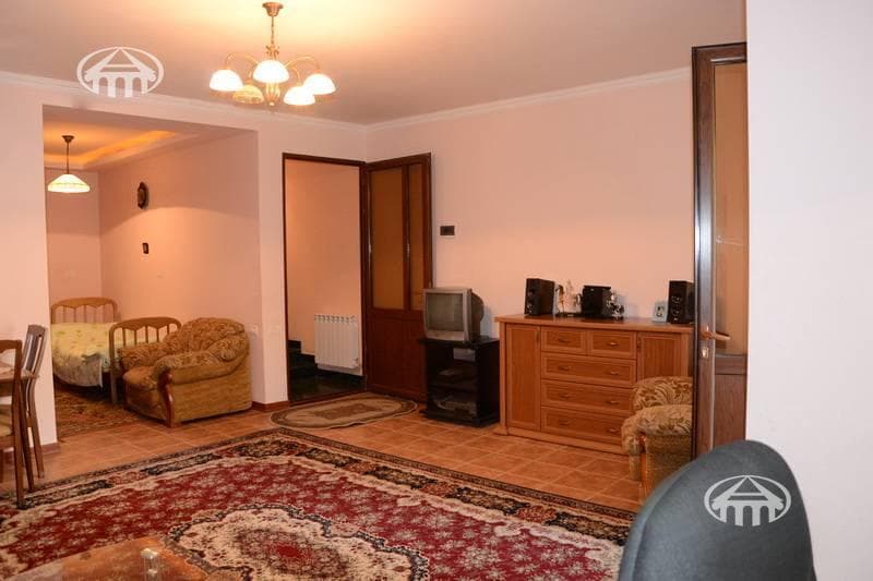 House · 3 rooms · 170 m² · Arabkir