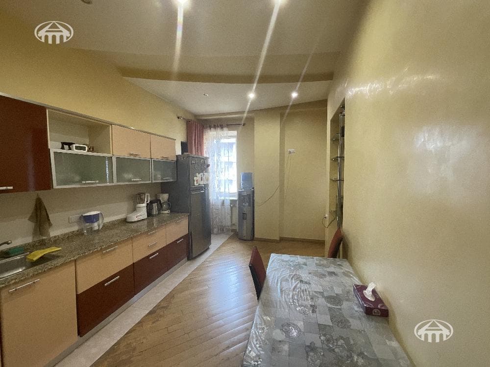 Apartment · 4 rooms · 174 m² · Kentron