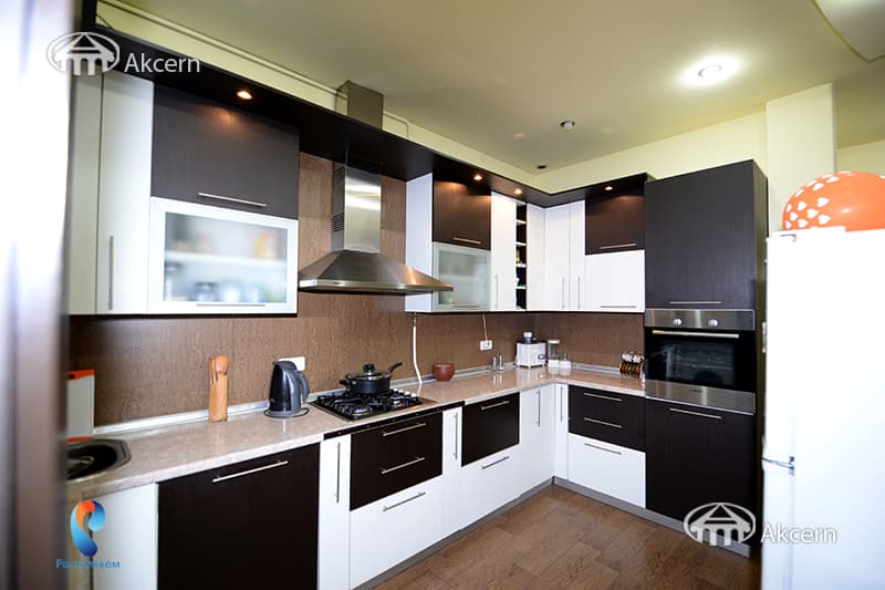 Apartment · 4 rooms · 215 m² · Kentron