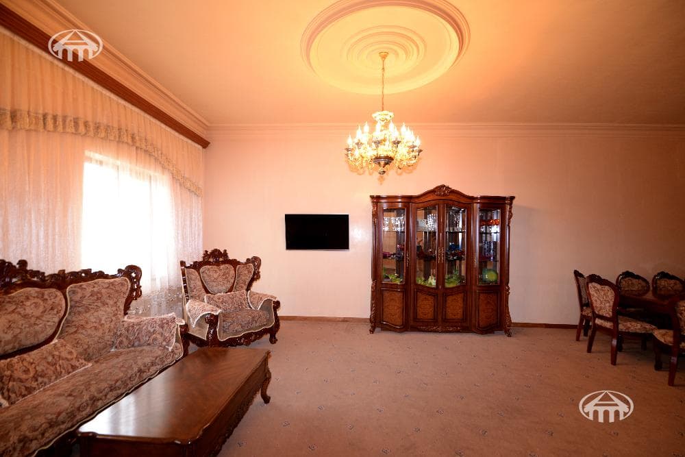 Սեփական տուն · 4 սեն. · 285 մ² · Էրեբունի