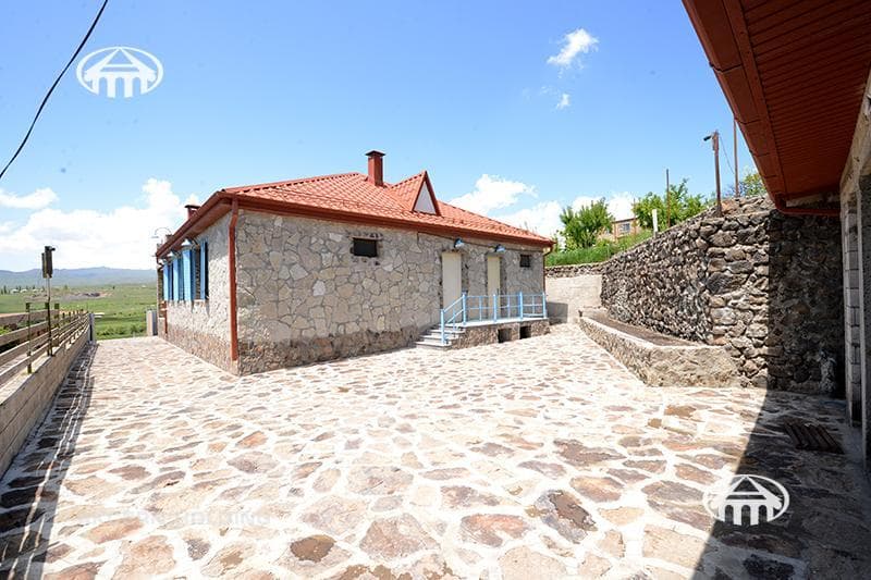 Mansion · 4 rooms · 244 m² · Saghmosavan
