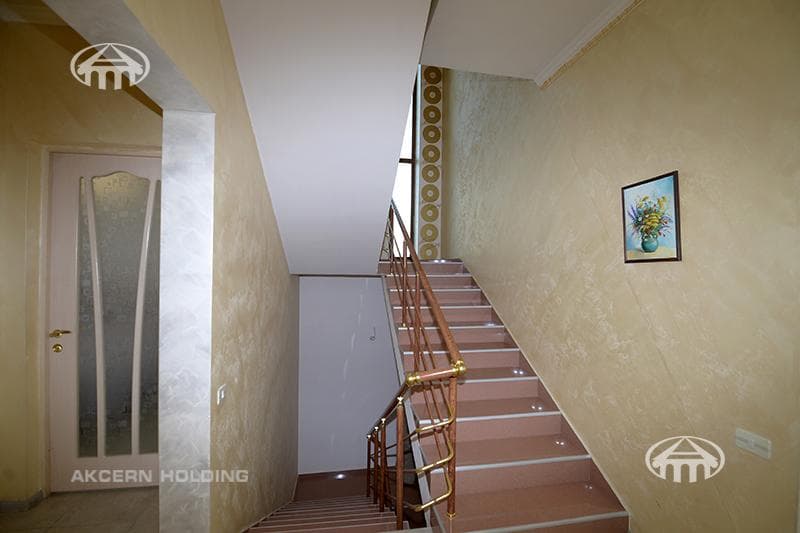 Mansion · 5 rooms · 330 m² · v. Arinj