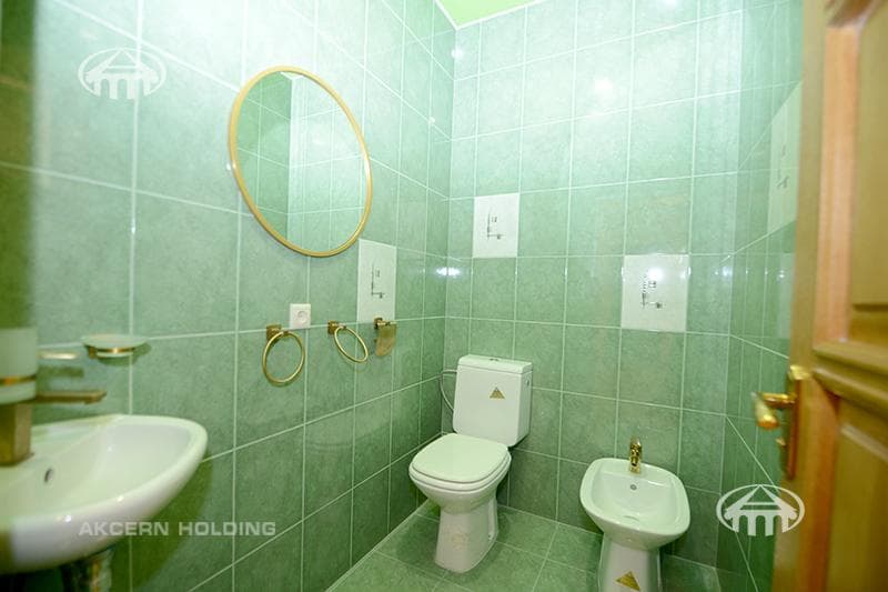 Apartment · 3 rooms · 135 m² · Kentron