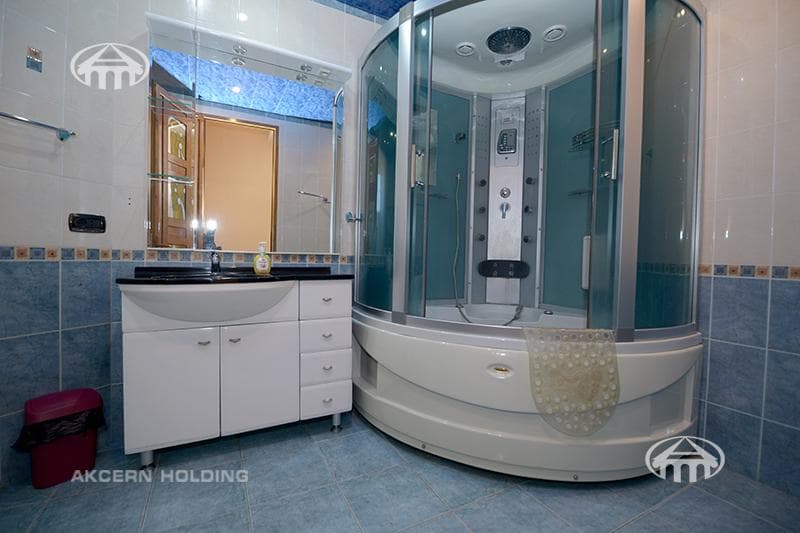 Квартира · 4 комн. · 160 м² · Кентрон
