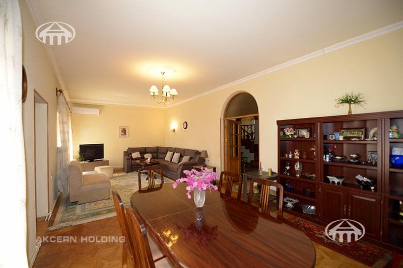 House · 5 rooms · 220 m² · Arabkir