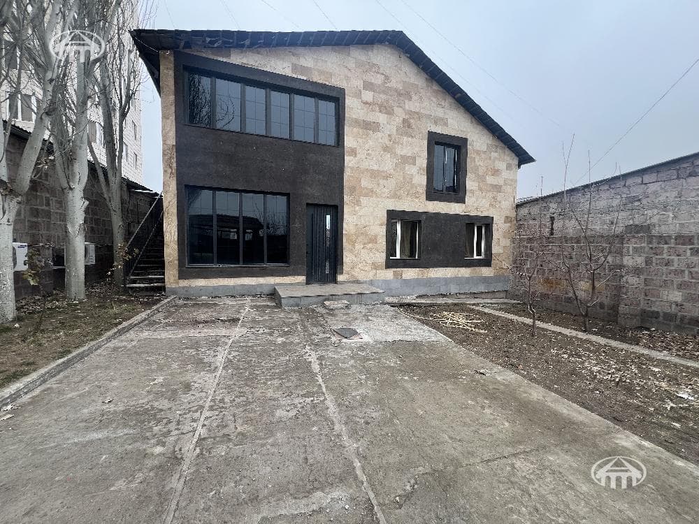 Дом · 5 комн. · 375 м² · Аджапняк