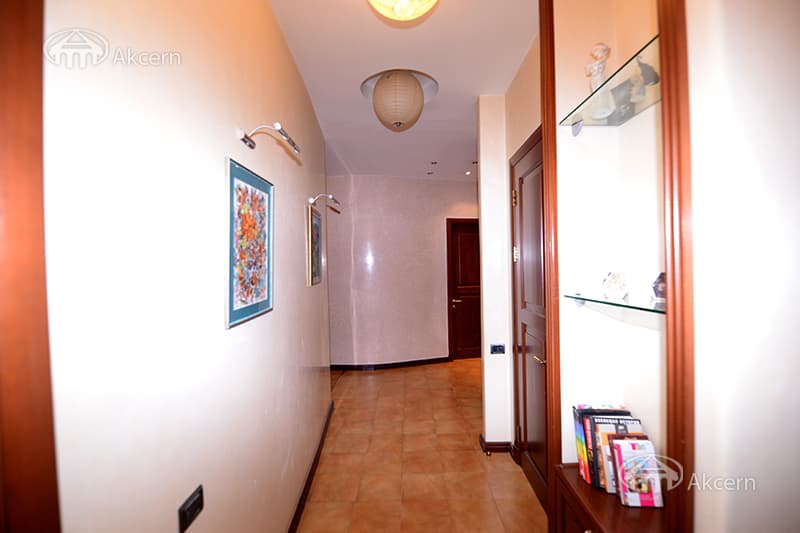 Квартира · 4 комн. · 127 м² · Кентрон