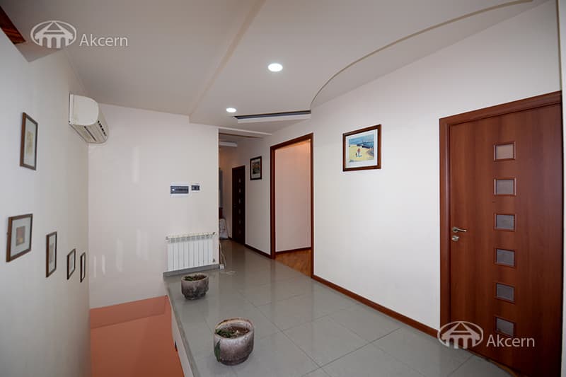 Hotel · 230 m² · Kentron