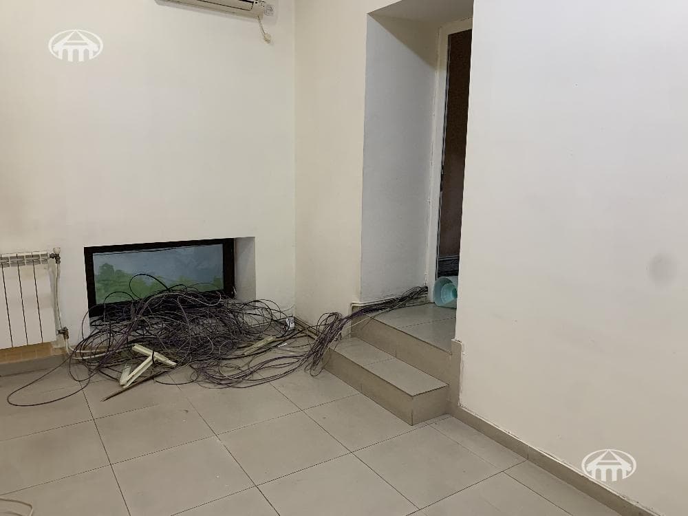 Գրասենյակ · 100 մ² · Կենտրոն