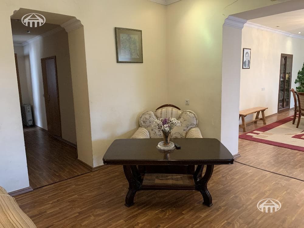Дом · 3 комн. · 241 м² · Малатия-Себастия
