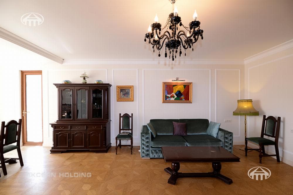 Apartment · 4 rooms · 176 m² · Kentron