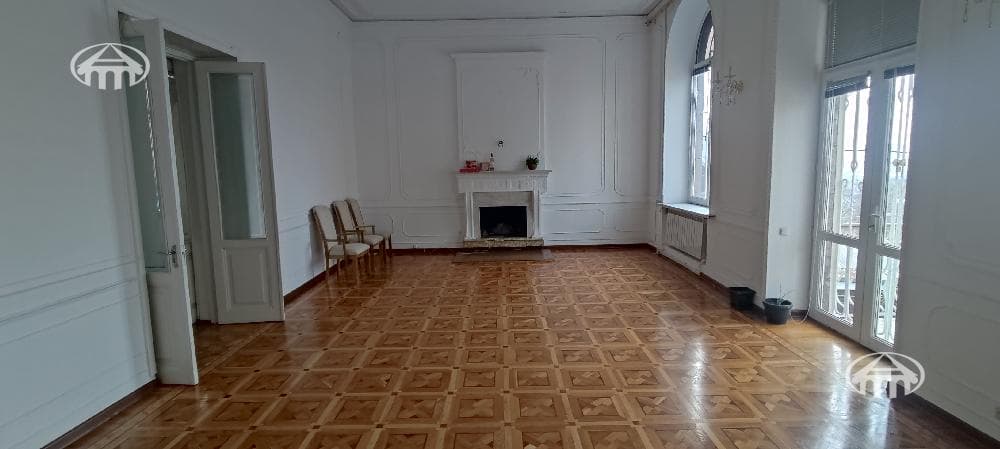Офис · 180 м² · Кентрон