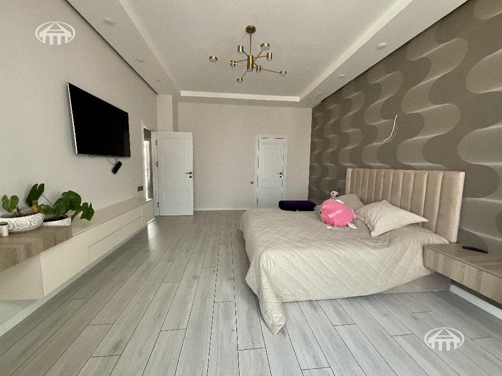 Mansion · 6 rooms · 260 m² · Avan