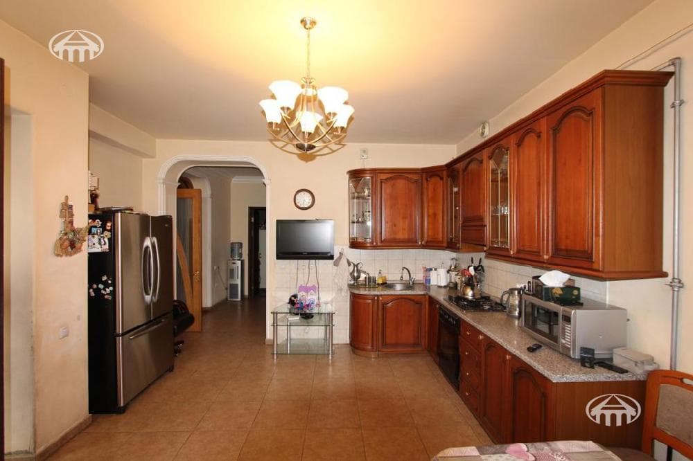 Дом · 5 комн. · 435 м² · Арабкир