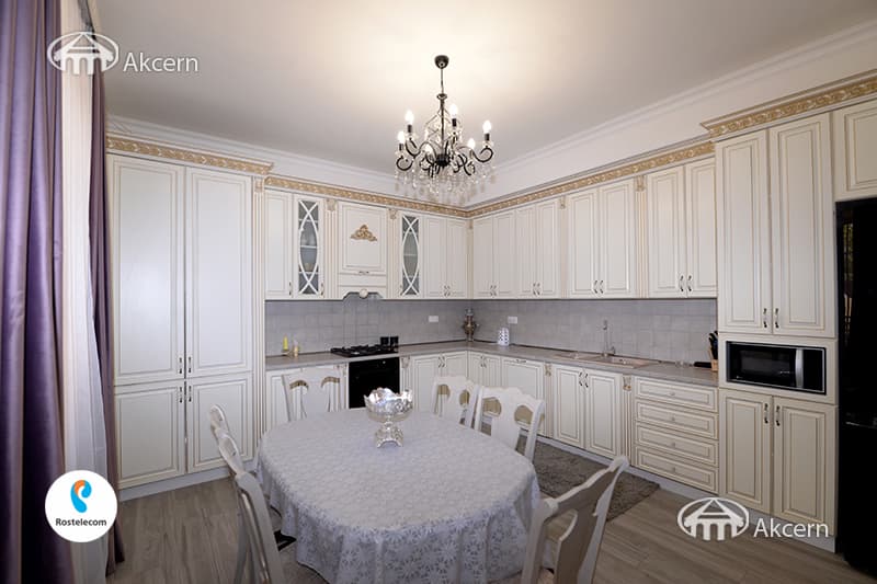 Дом · 5 комн. · 290 м² · Аван