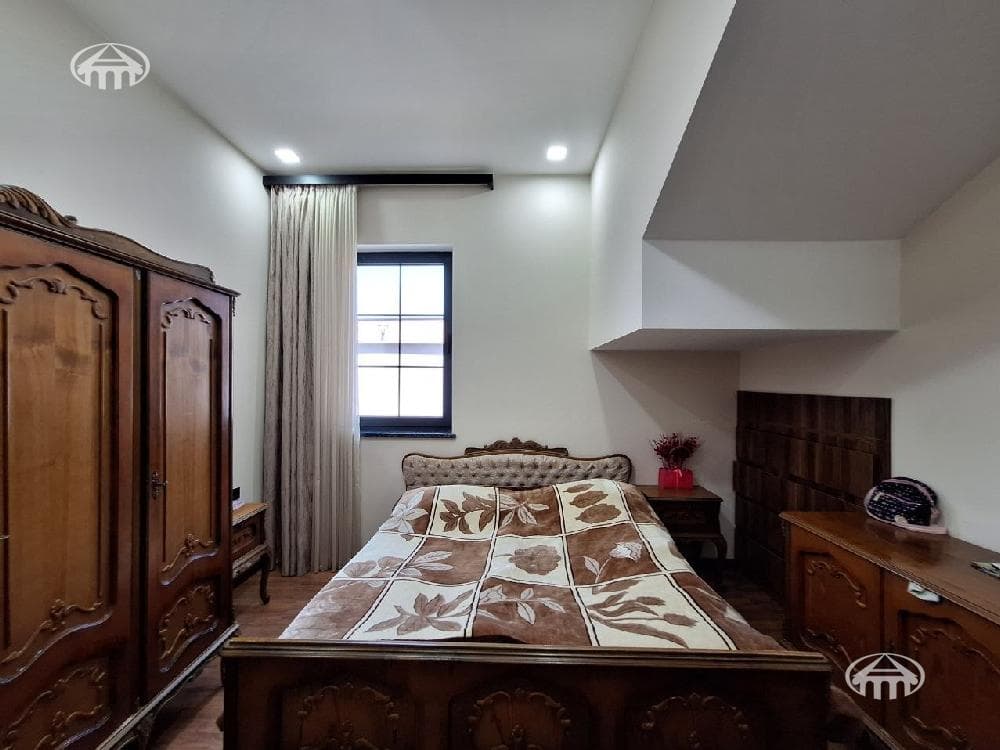 Mansion · 6 rooms · 246 m² · Zovuni