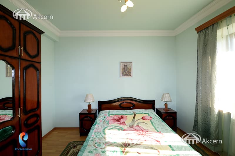 House · 3 rooms · 90 m² · Kentron