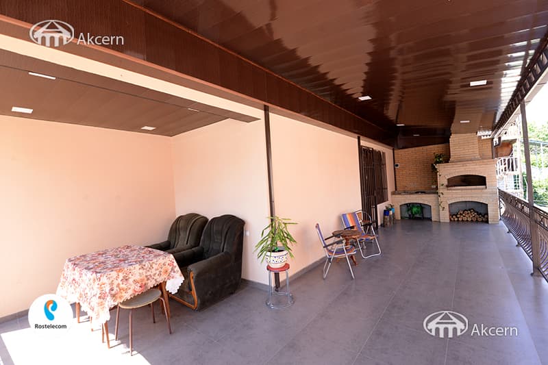 Дом · 4 комн. · 340 м² · Кентрон