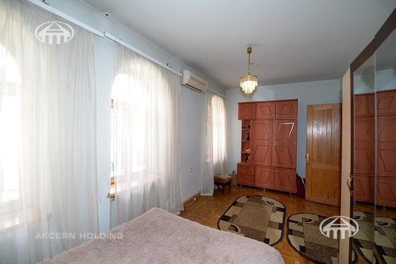House · 5 rooms · 220 m² · Arabkir