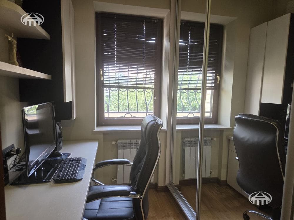 Особняк · 5 комн. · 280 м² · Аджапняк