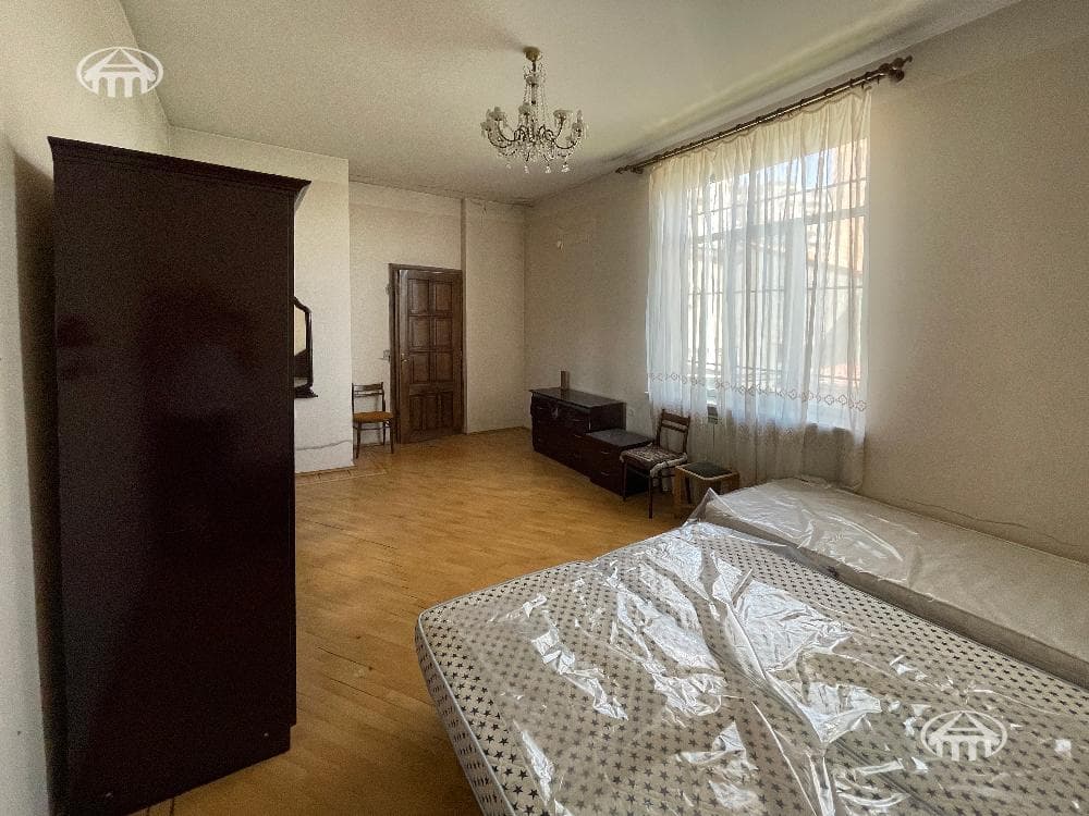 House · 6 rooms · 190 m² · Arabkir